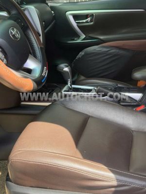 Xe Toyota Fortuner 2.7V 4x2 AT 2019