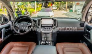 Xe Toyota Land Cruiser 4.6 V8 2020