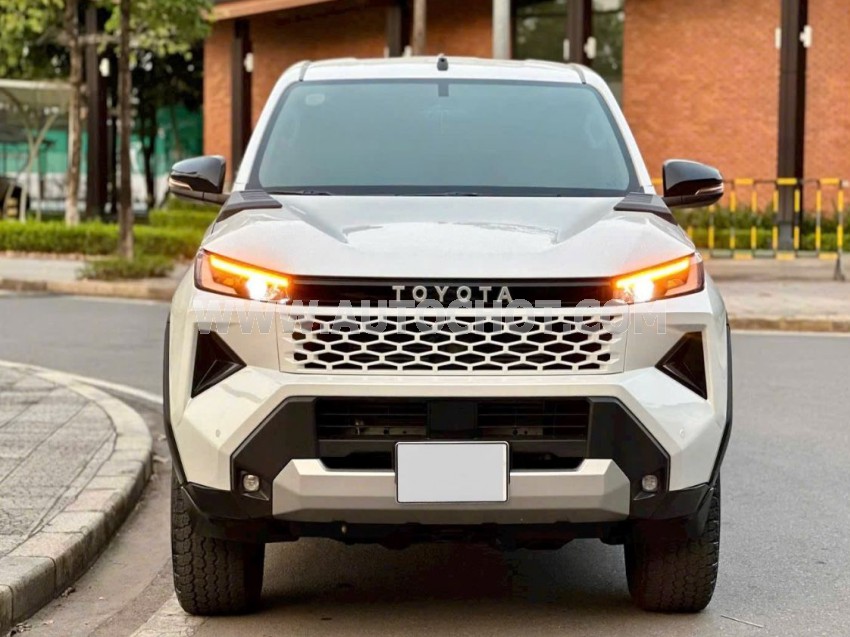 Xe Toyota Hilux Pro 2.8L 4x2 AT 2026